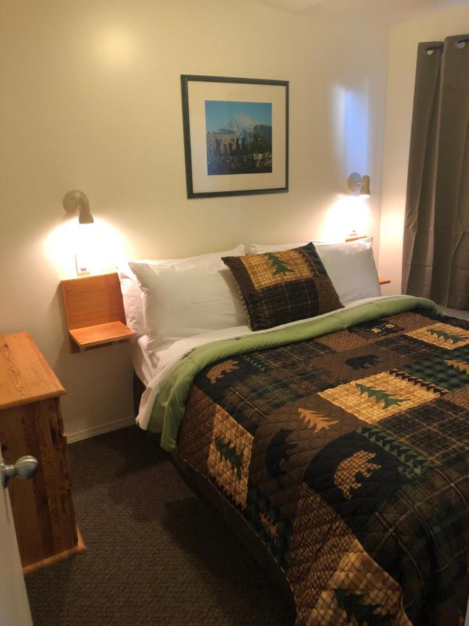 רדיום הוט ספרינגס Mountain Springs Motel מראה חיצוני תמונה